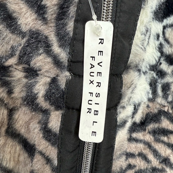 Reversible Leopard Print Faux Fur & Black Quilted Vest - Picture 2 of 8